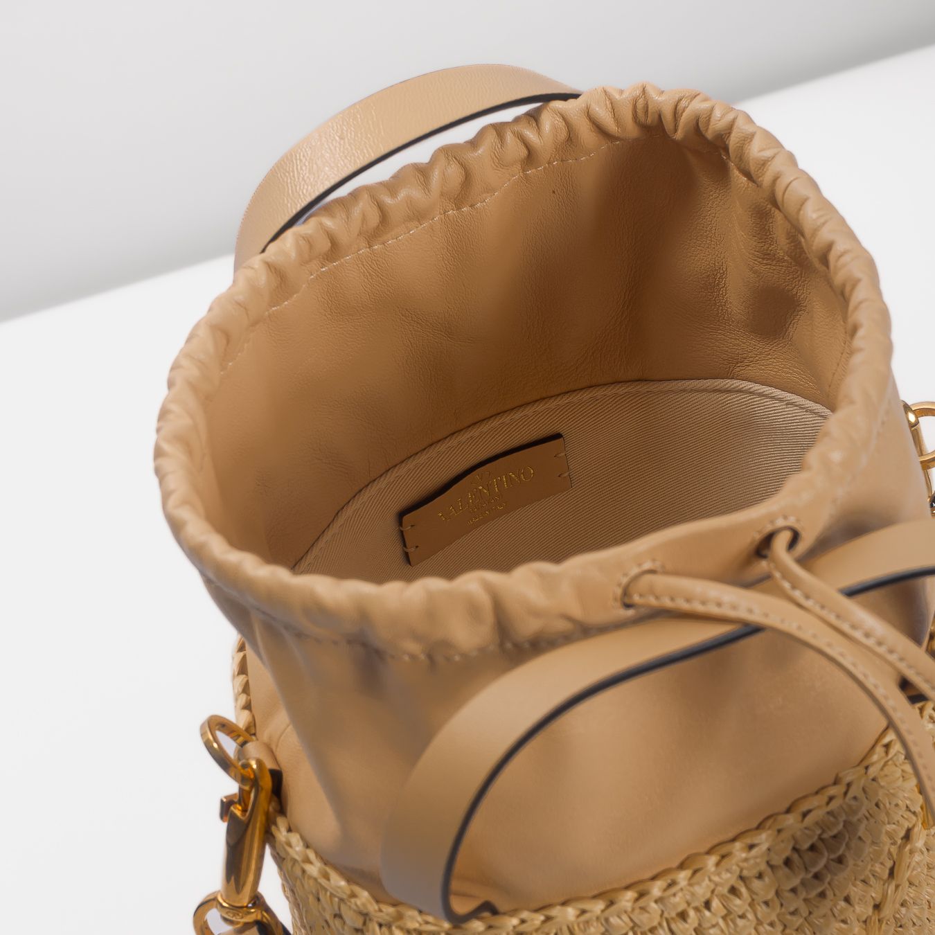 VALENTINO - BAG BUCKET ROMAN STUD IN RAFFIA AND LEATHER