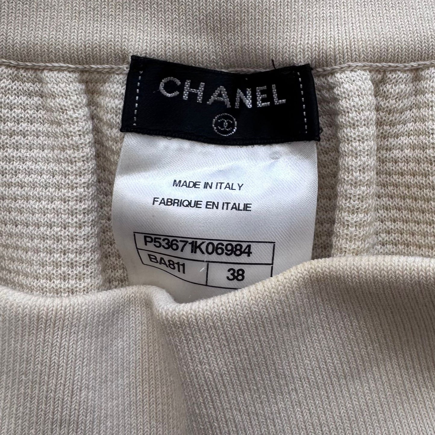 CHANEL - SKIRT ECRU COTTON QITH FRONT POCKETS AND LOGO BUTTONS SIZE 38 FR