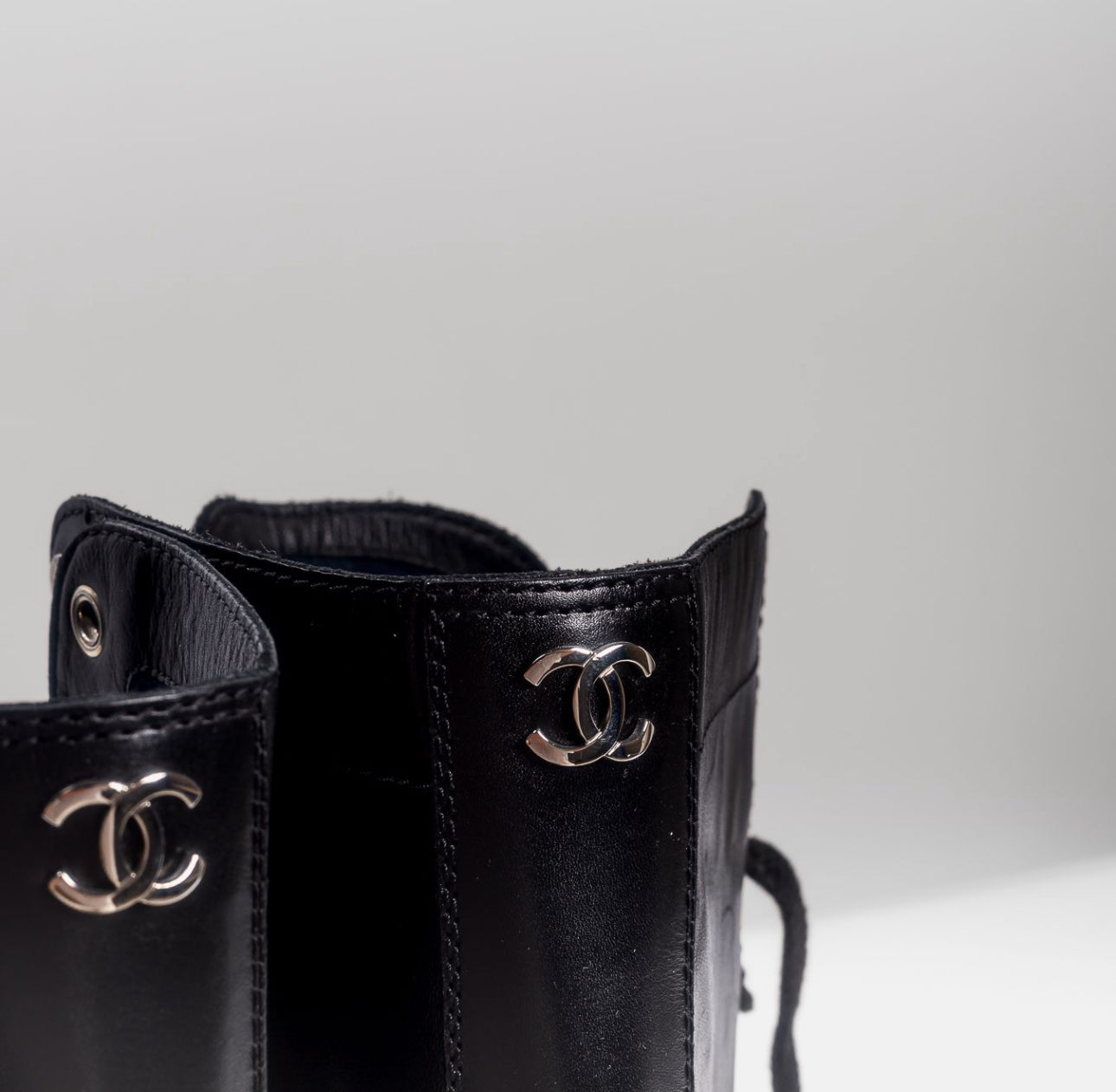 CHANEL - ANKLE BOOTS BLACK SMOOTH LEATHER SIZE 39 EU