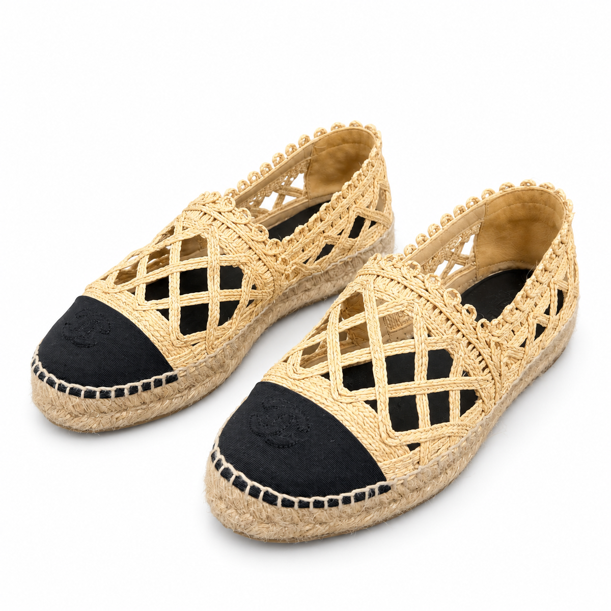 CHANEL - ESPADRILLES SHOES RAFFIA WITH BLACK CAP TOE LOGO CC SIZE 38 EU