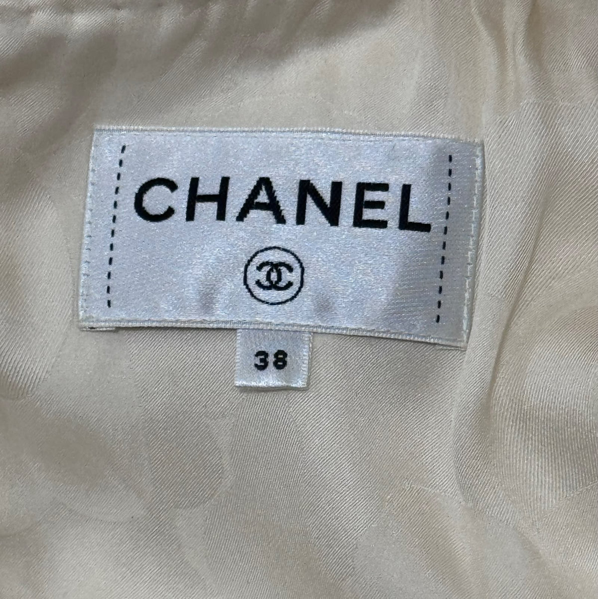 CHANEL - DRESS WHITE TWEED WITH CC LOGO BUTTONS SIZE 38 FR