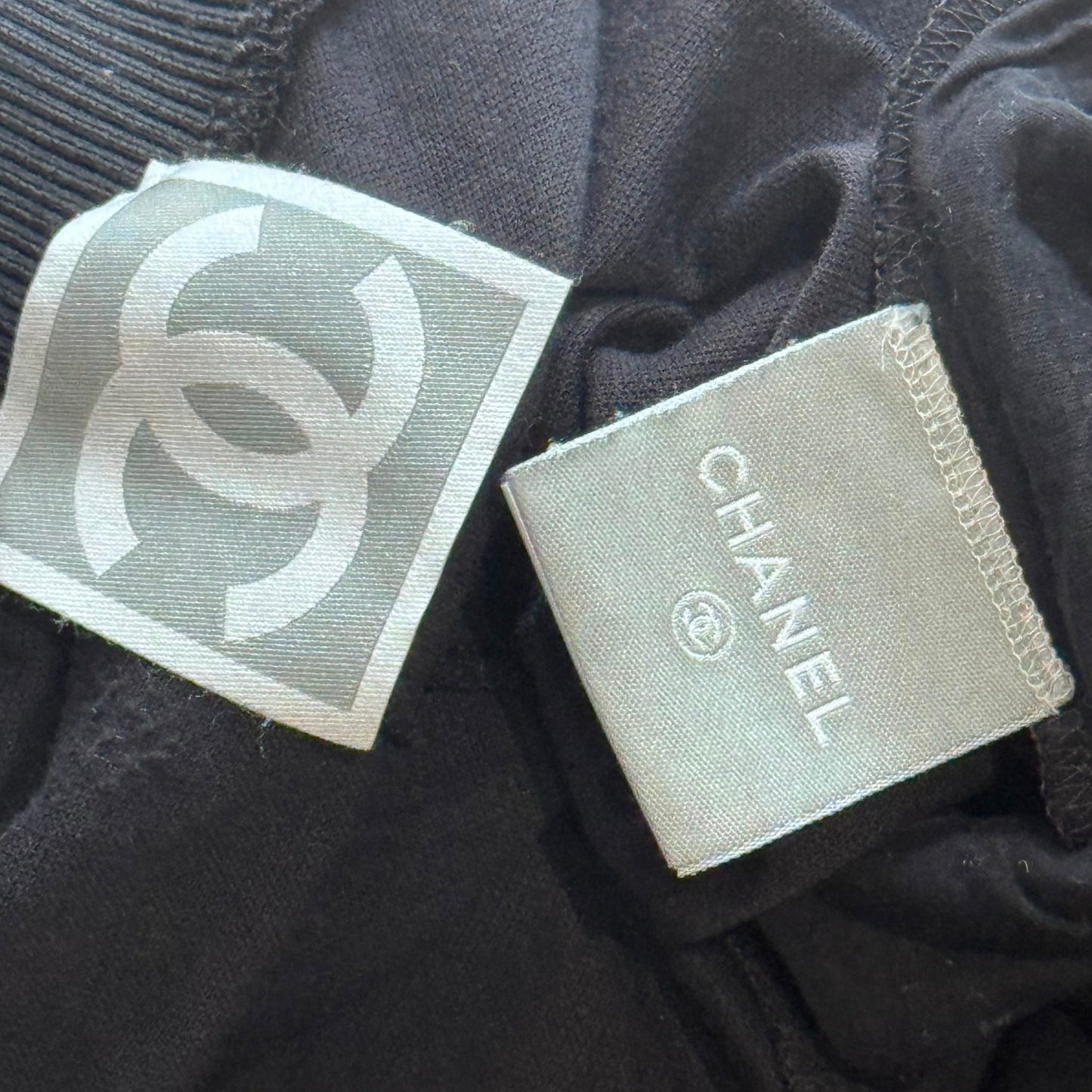 CHANEL - SET JOGGER WITH HOODIE, TANK TOP AND TROUSERS BLACK AND SILVER SIZE 40 FR