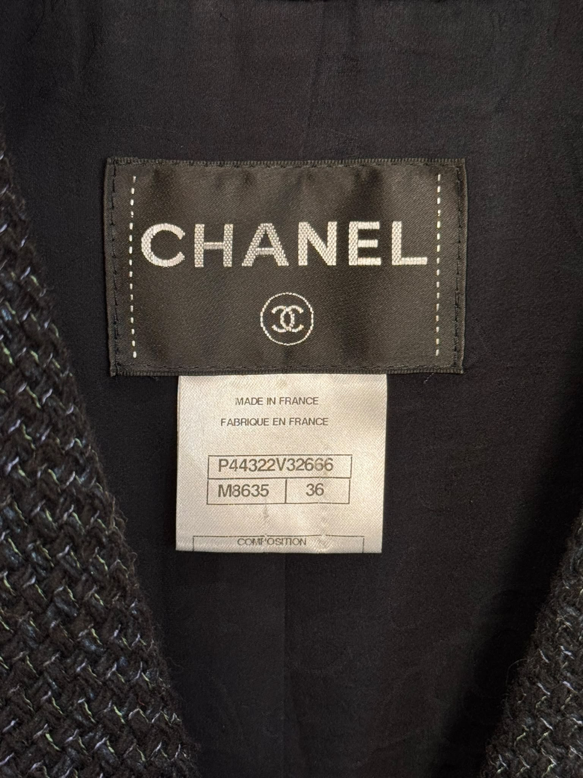 CHANEL - BLAZER NAVY BLUE TEXTURED WOOL TWEED TAILORED WITH JEWEL CC BUTTONS SIZE 36 FR