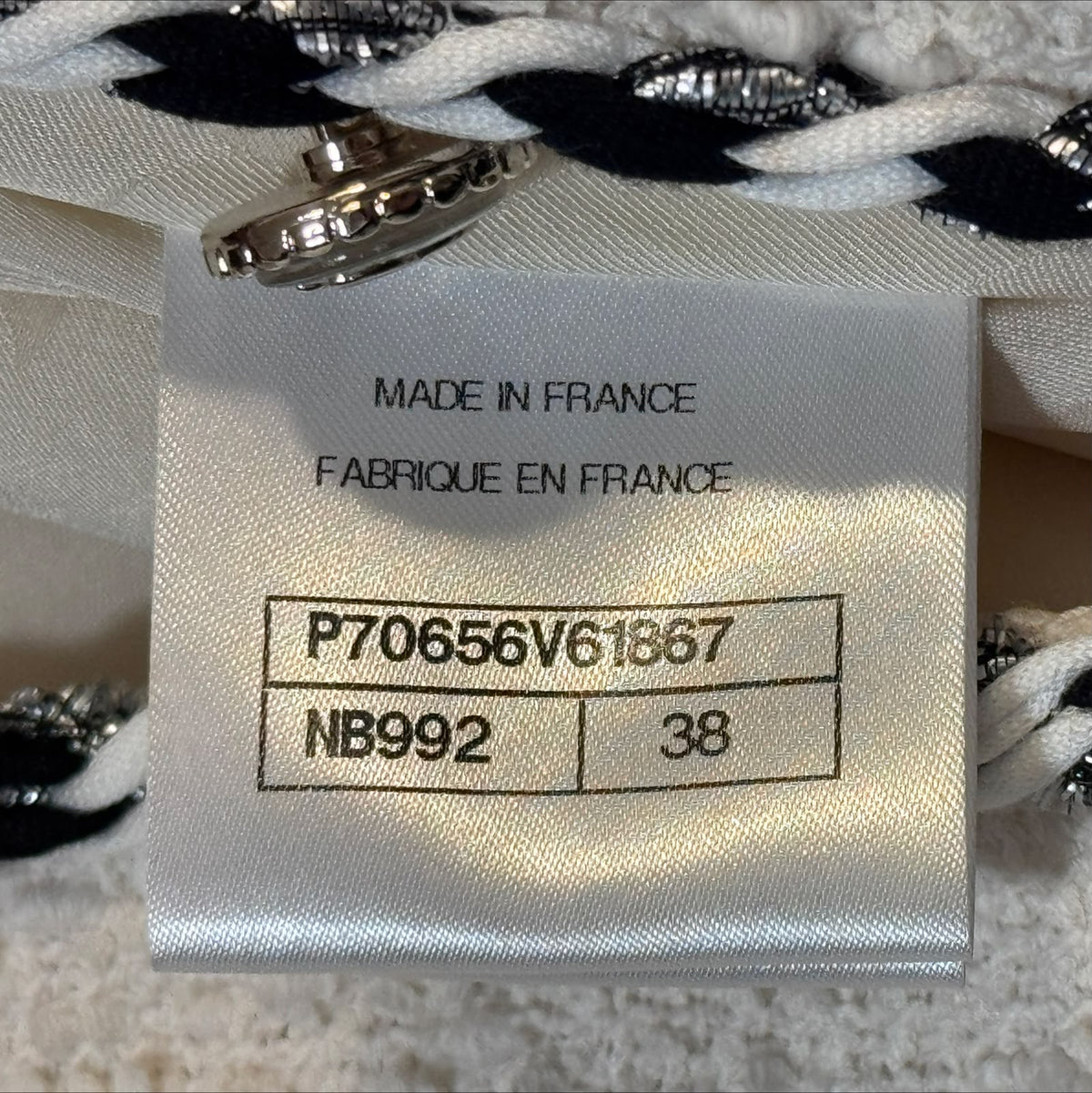 CHANEL - DRESS WHITE TWEED WITH CC LOGO BUTTONS SIZE 38 FR