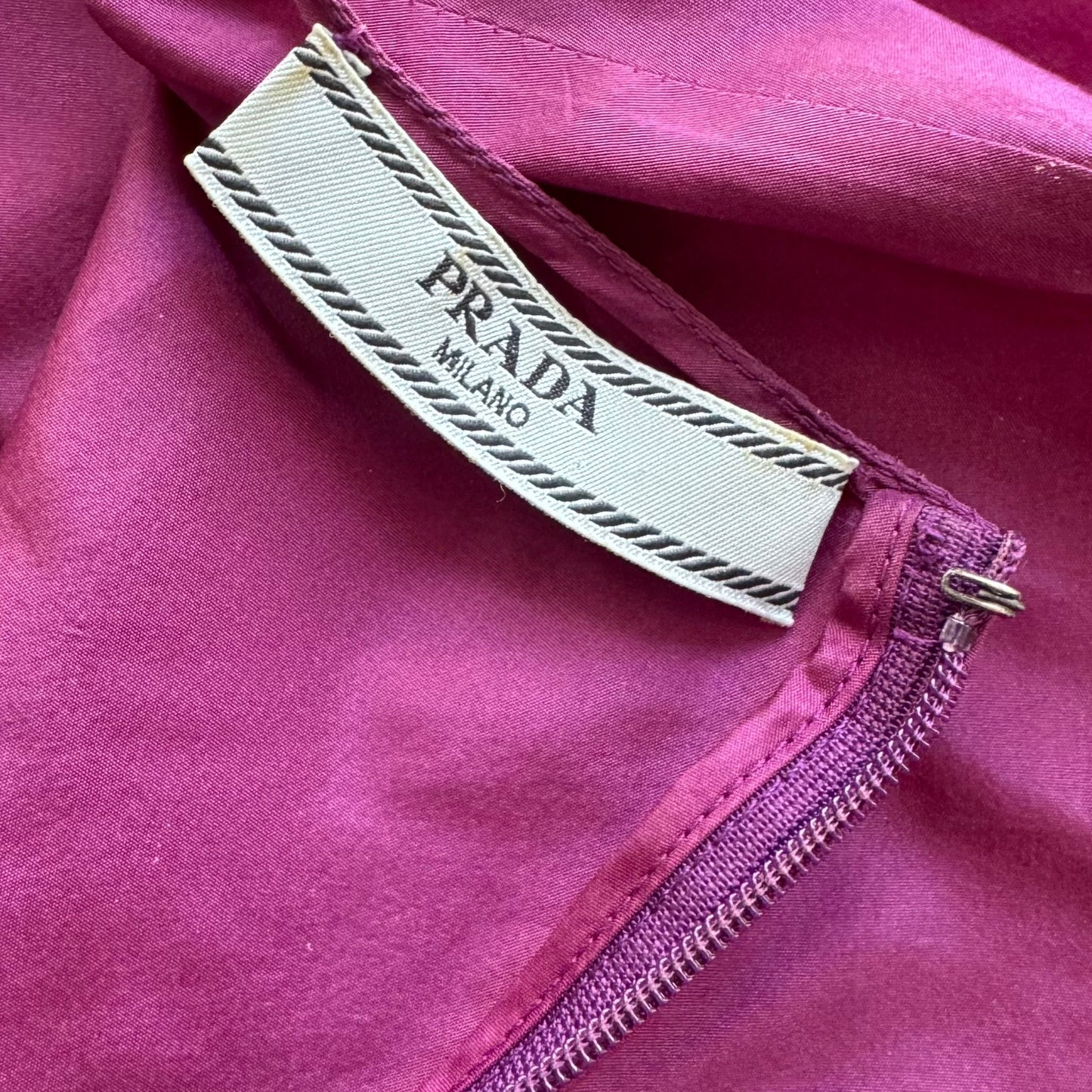 PRADA - TOP PURPLE SLEVELESS SILK TOP WITH FRONT BLACK LOGO SIZE 40 Ait