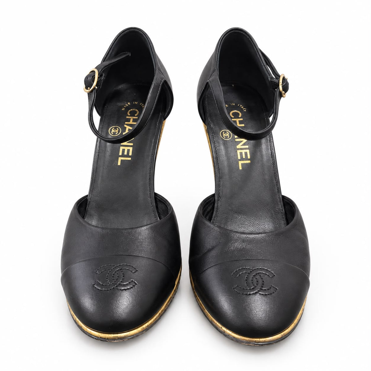 CHANEL - WEDGE HEELS BLACK LEATHER WITH GOLD TONE CC LOGO DETAIL SIZE 37 EU