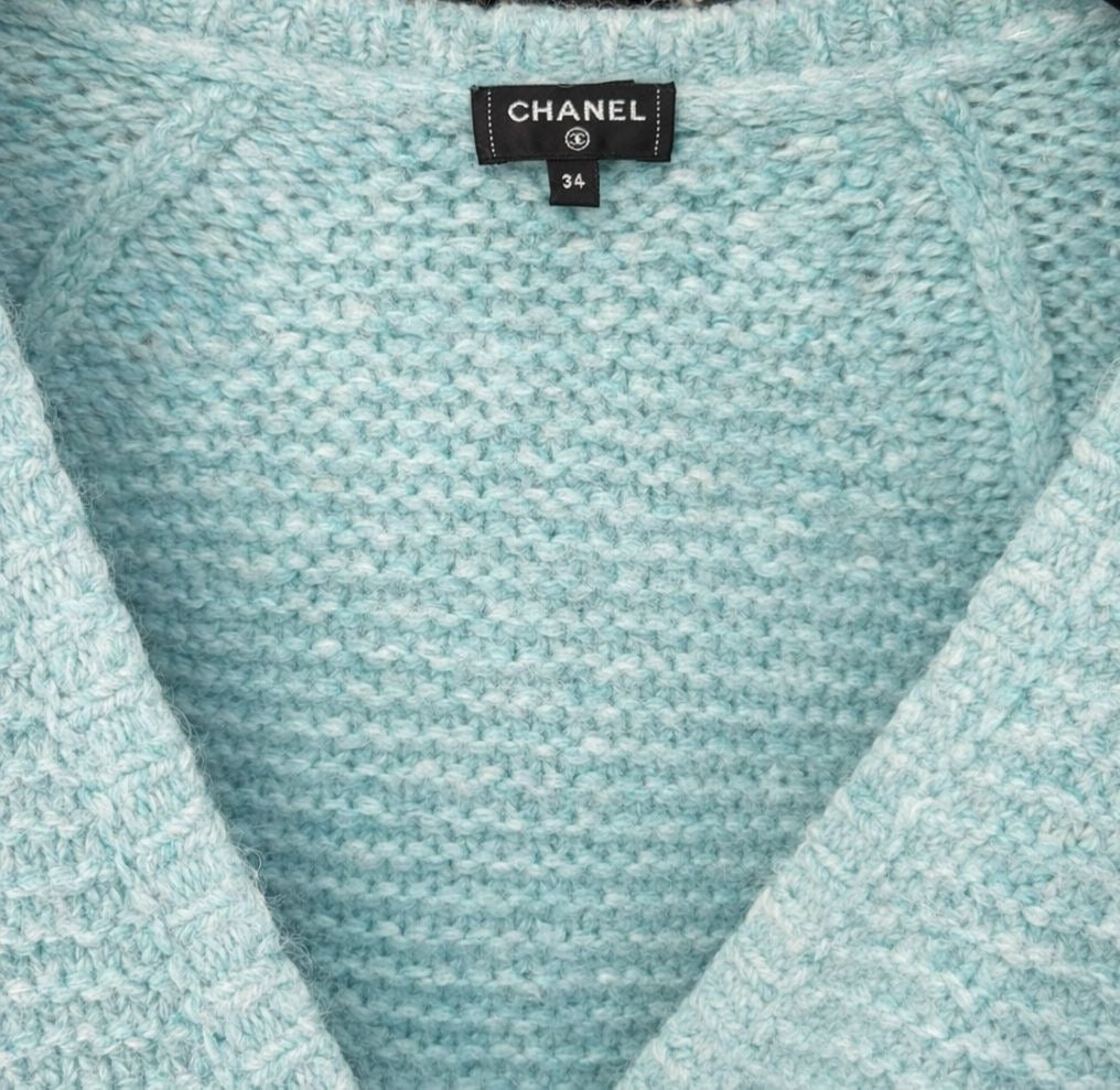 CHANEL - CARDIGAN LIGHT BLUE PUFF SLEEVES AND CC JEWELS LOGO SIZE 34 FR