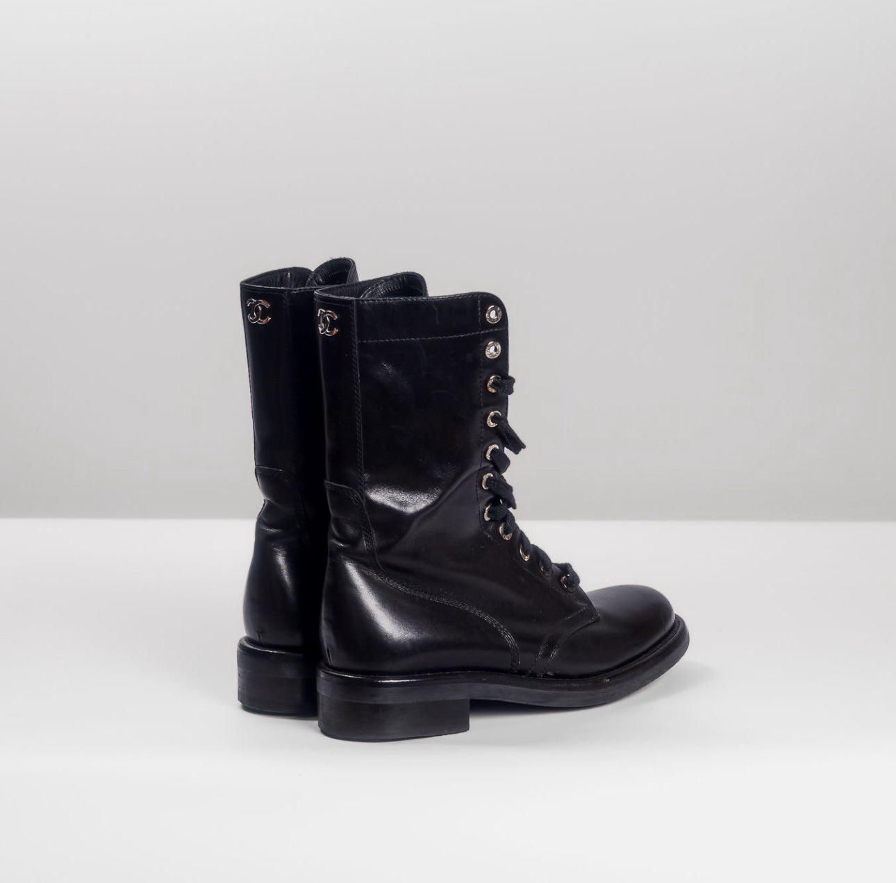 CHANEL - ANKLE BOOTS BLACK SMOOTH LEATHER SIZE 39 EU