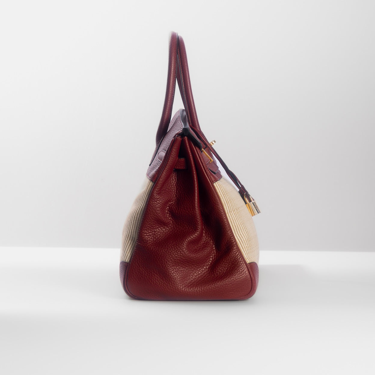 HERMÈS - *RARE* BIRKIN 35 HANDBAG ROUGE H TAURILLON CLEMENCE LEATHER AND CRINOLINE CANVAS WITH GOLD HARDWARE