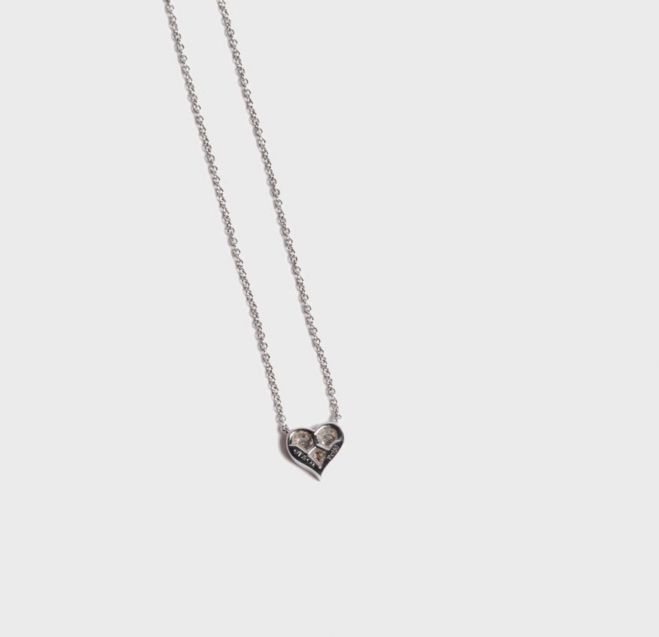 TIFFANY & CO - *BRAND NEW* NECKLACE PLATINUM THREE DIAMONDS HEART