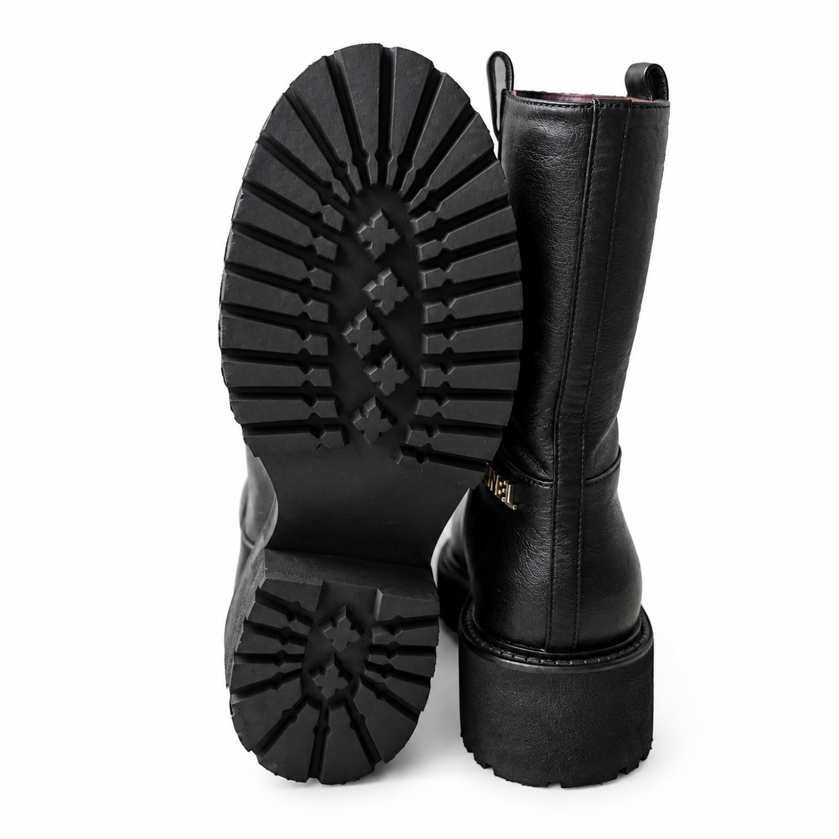 CHANEL - BOOTS BLACK LEATHER CC SIGNATURE GOLD TONE LOGOS SIZE 37 EU