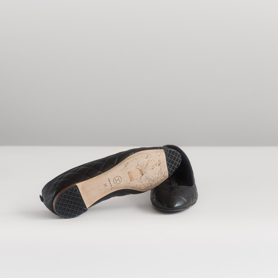 CHANEL - BALLET FLATS QUILTED LEATHER CC CAP SIZE 39 EU