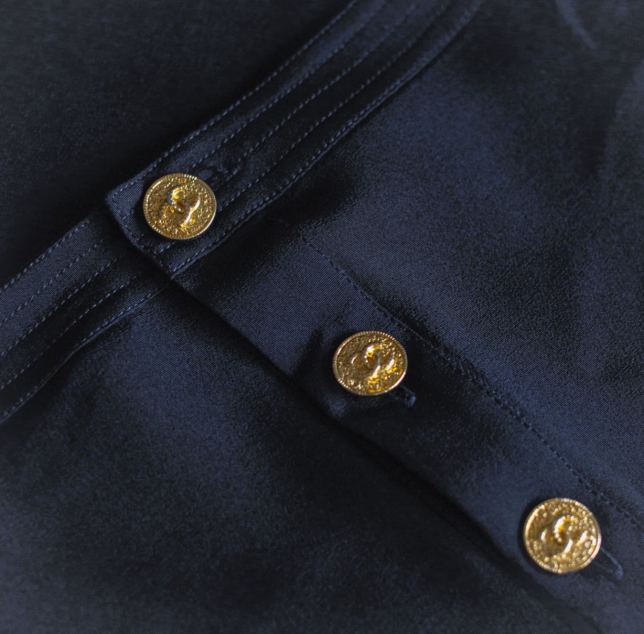 CHANEL - TOP BLUE SILK SIZE S