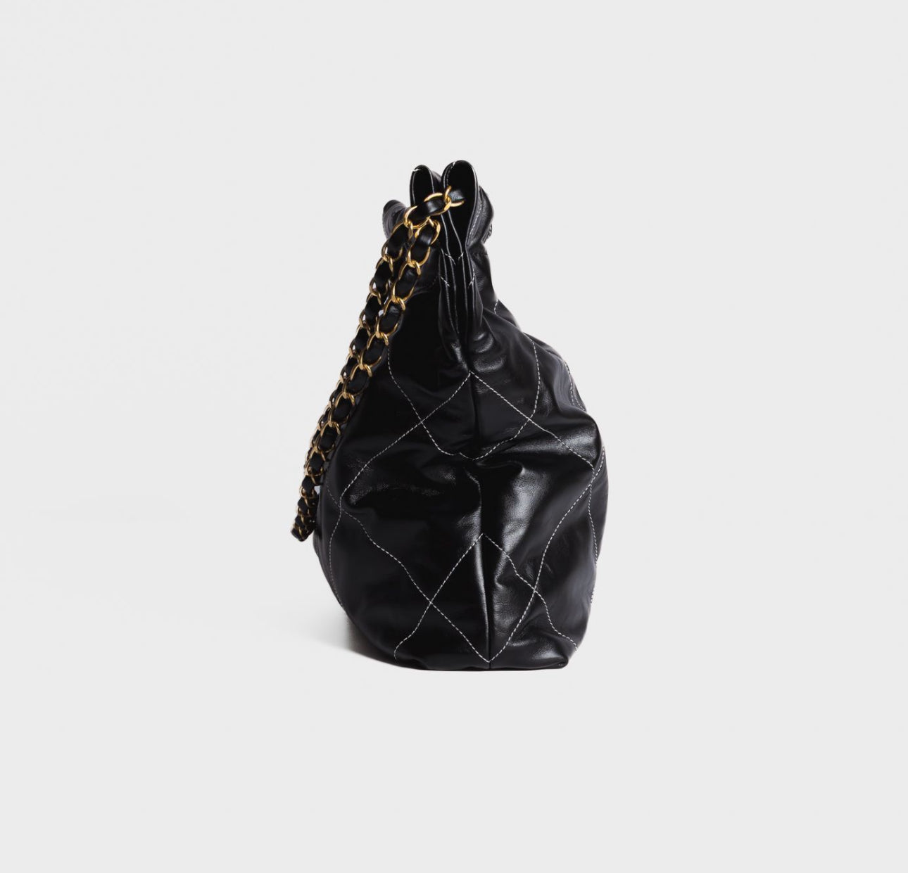 CHANEL - BAG SMALL CHANEL 22 IN SHINY LEATHER BRUSHED GOLD TONE HARDWARE