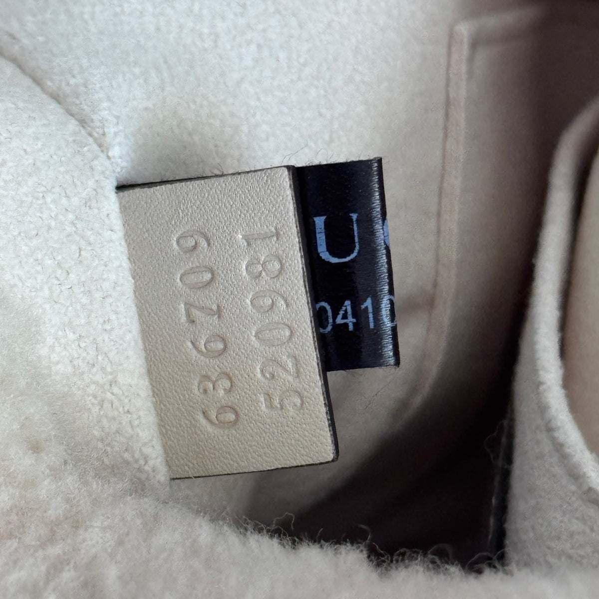 GUCCI - BAG JACKIE 1961 IVORY SHEARLING HOBO WITH GOLD TONE & STRAP