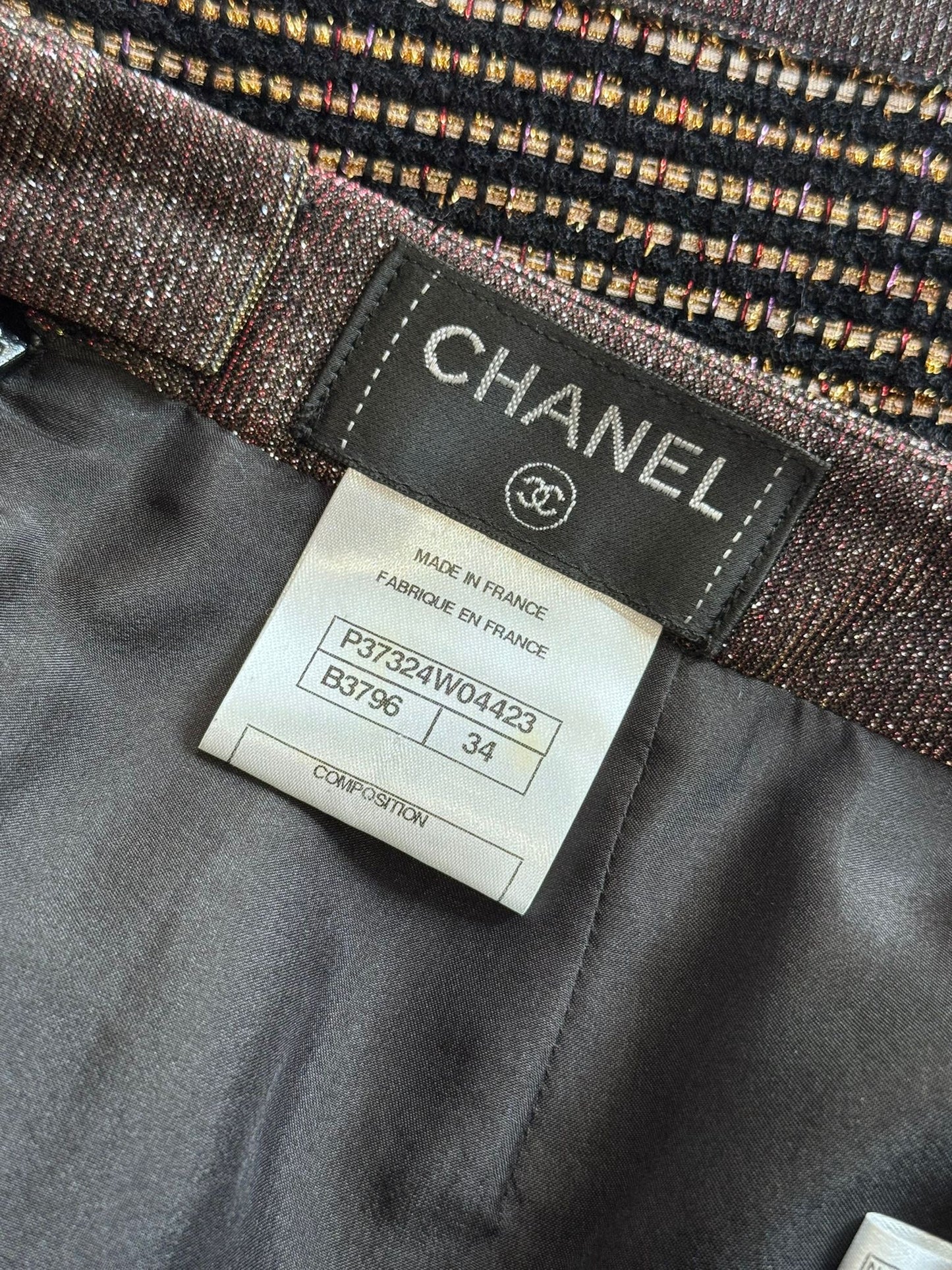 CHANEL – JACKET AND SKIRT SET WITH METALLIC GOLD STRIPES SIZE 34 FR