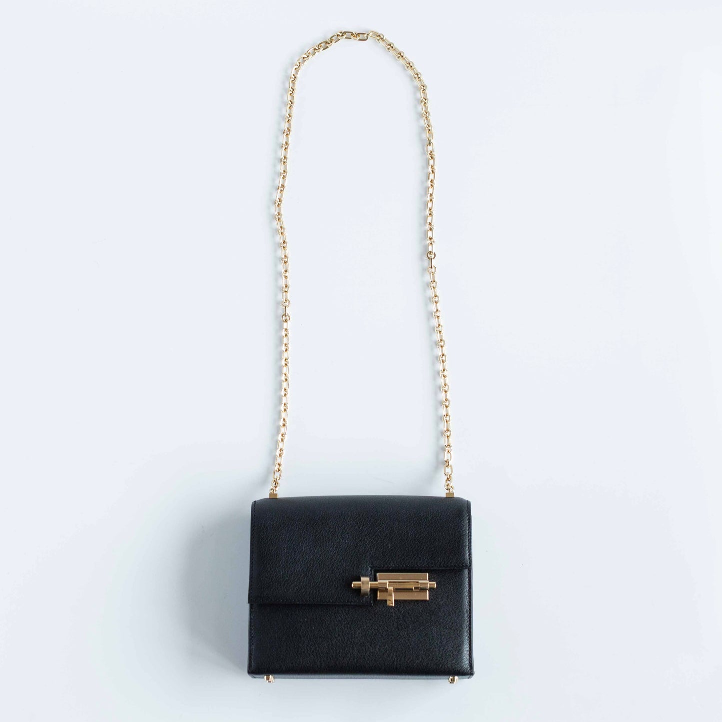 HERMÈS - VERROU MINI SHOULDER BAG IN BLACK CHÈVRE LEATHER WITH GOLD CHAIN