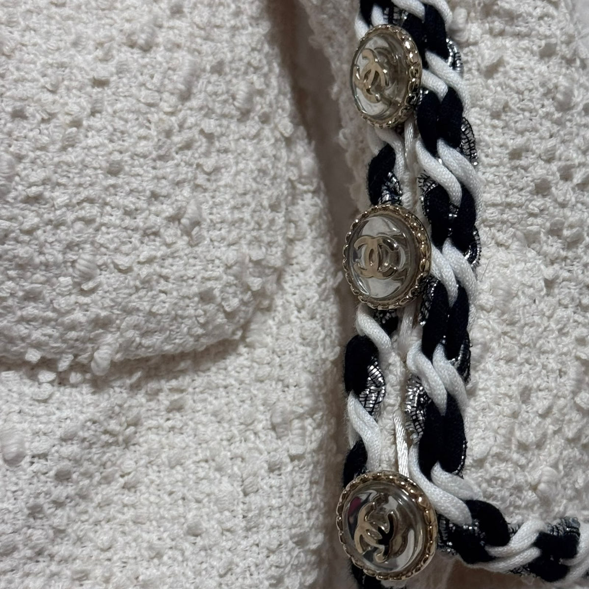 CHANEL - DRESS WHITE TWEED WITH CC LOGO BUTTONS SIZE 38 FR