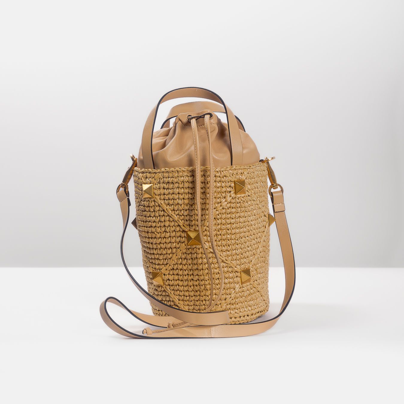 VALENTINO - BAG BUCKET ROMAN STUD IN RAFFIA AND LEATHER
