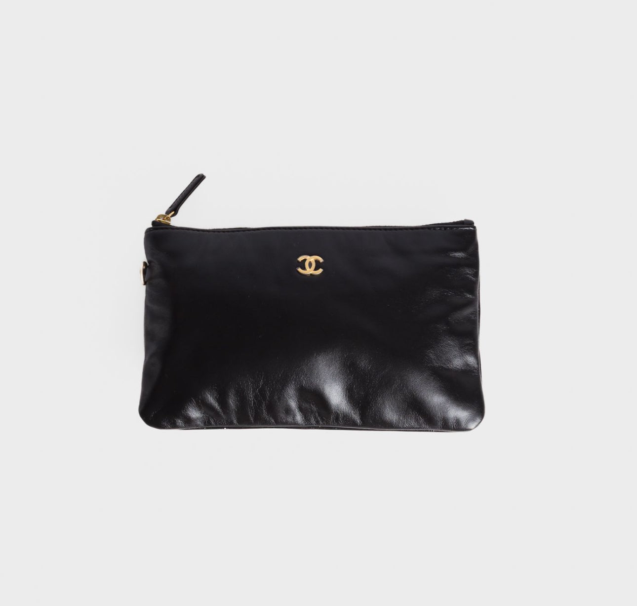 CHANEL - BAG SMALL CHANEL 22 IN SHINY LEATHER BRUSHED GOLD TONE HARDWARE