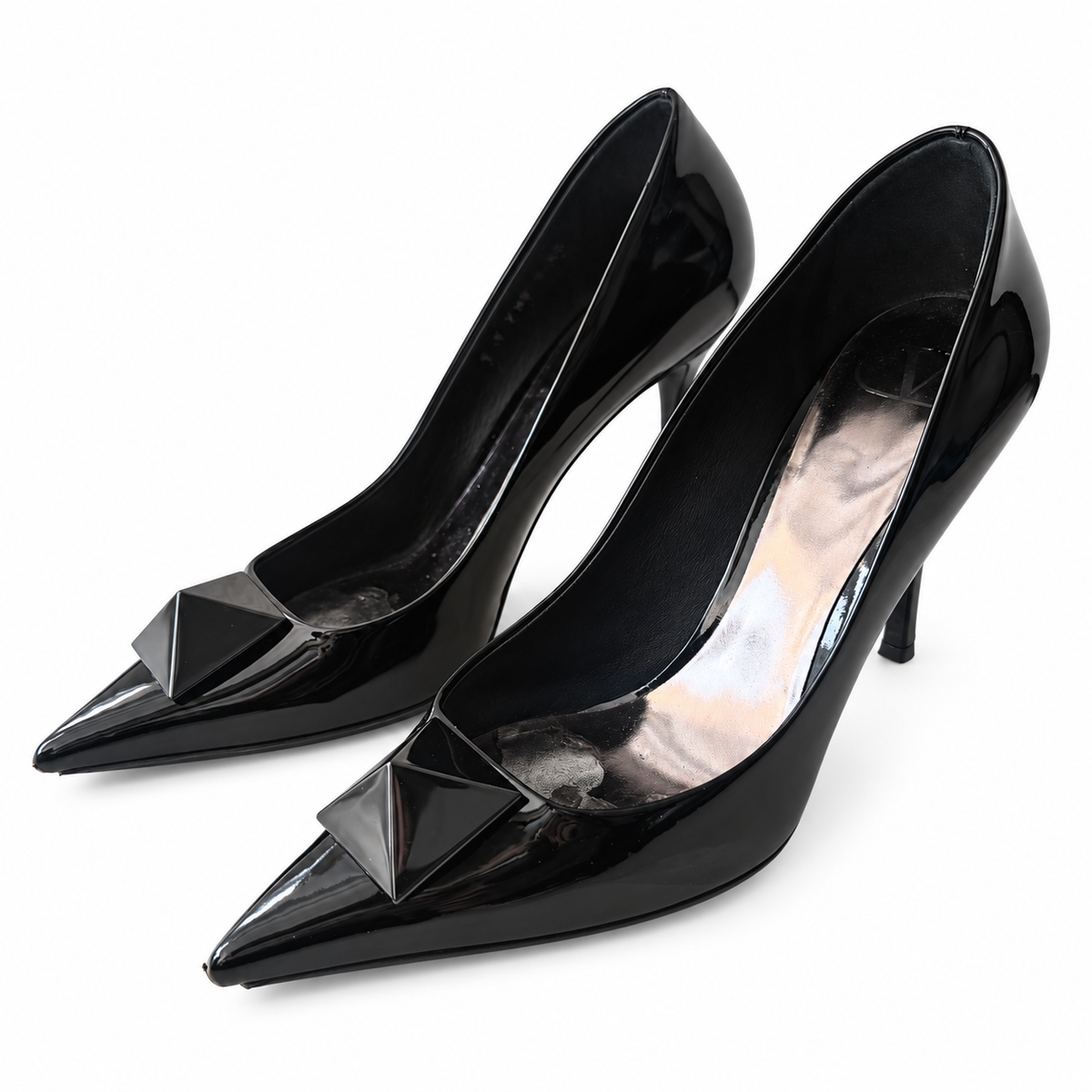 VALENTINO – PUMPS IN BLACK PATENT LEATHER WITH OVERSIZED STUD DETAIL – EU 40