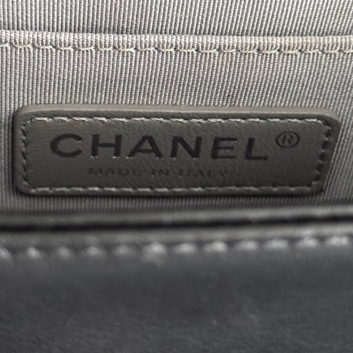CHANEL – BOY BAG SMALL CHEVRON QUILTED BLACK LEATHER WITH RUTHENIUM HARDWARE