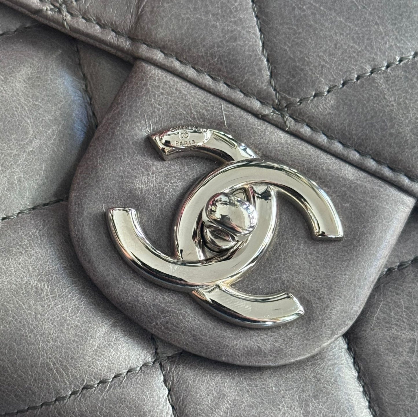 CHANEL - TOTE BAG CC DELIVERY GREY GLAZED CALFSKIN