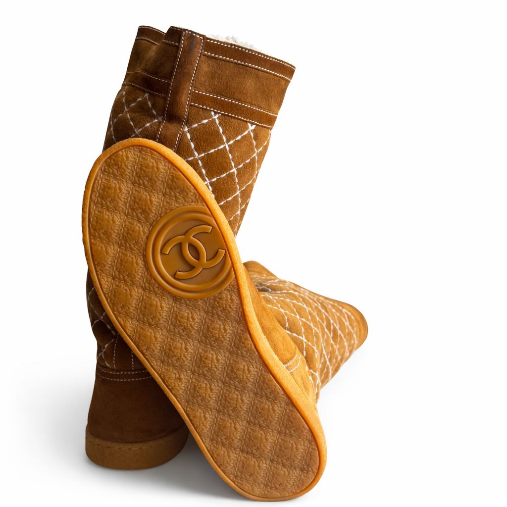 CHANEL - ANKLE BOOTS WHITE SHEARLING AND BROWN SUEDE SIZE 38 EU