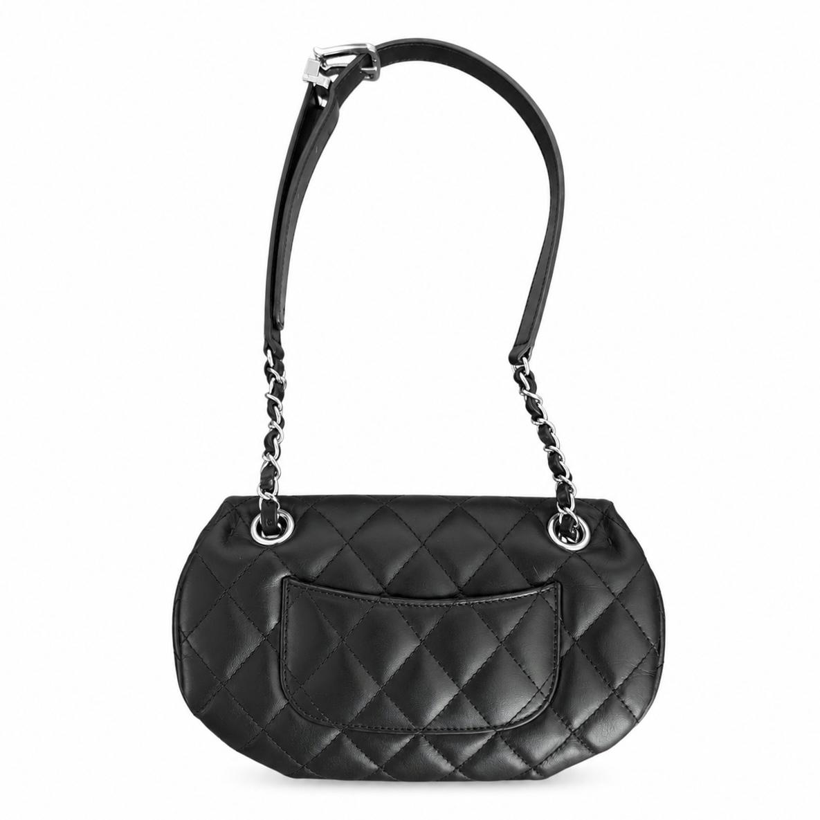 CHANEL - BAG BELT BLACK QUILTED LEATHER CC SILVER-TONE