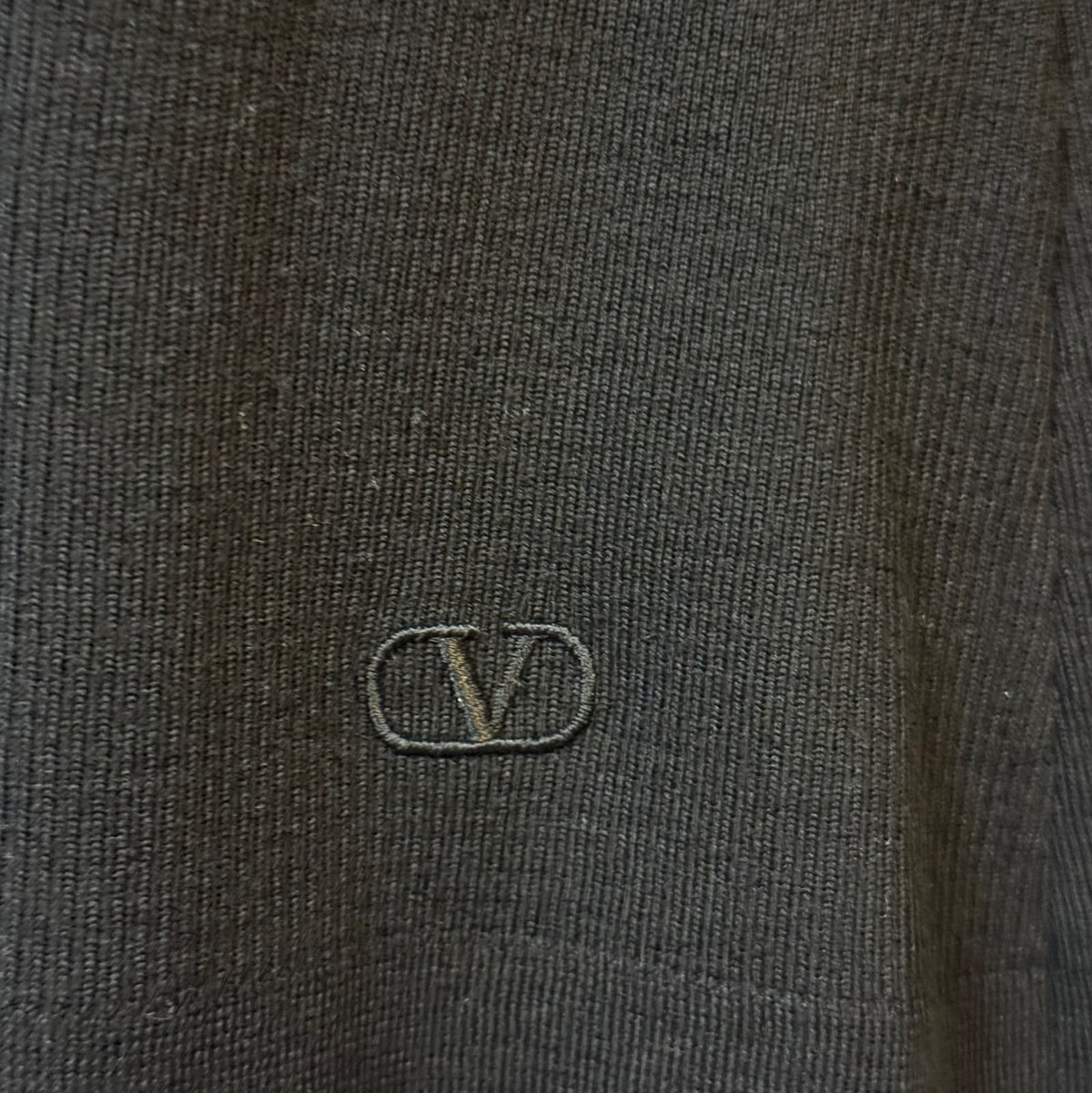 VALENTINO - TOP BLACK RIBBED KNIT LONG-SLEEVE WITH SHEER BEADED SHOULDER & SLEEVE DETAILS SIZE S