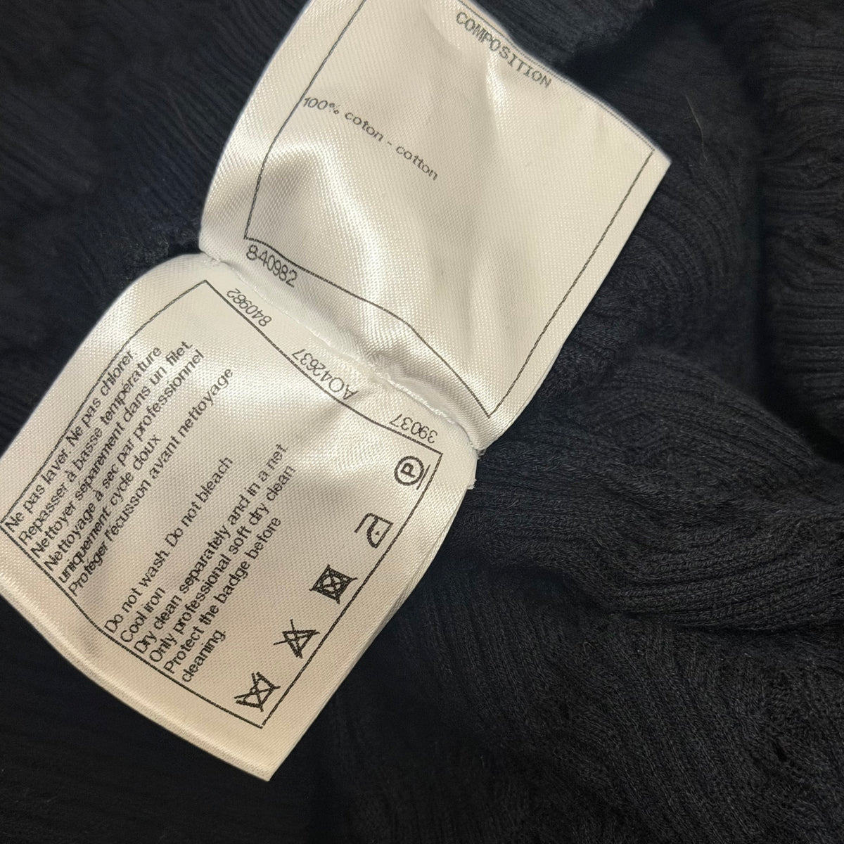 CHANEL - SWEATER BLACK OPENWORK COTTON KNIT WITH DIAMOND PATTERN & GOLD-TONE CC LOGO SIZE 44 FR