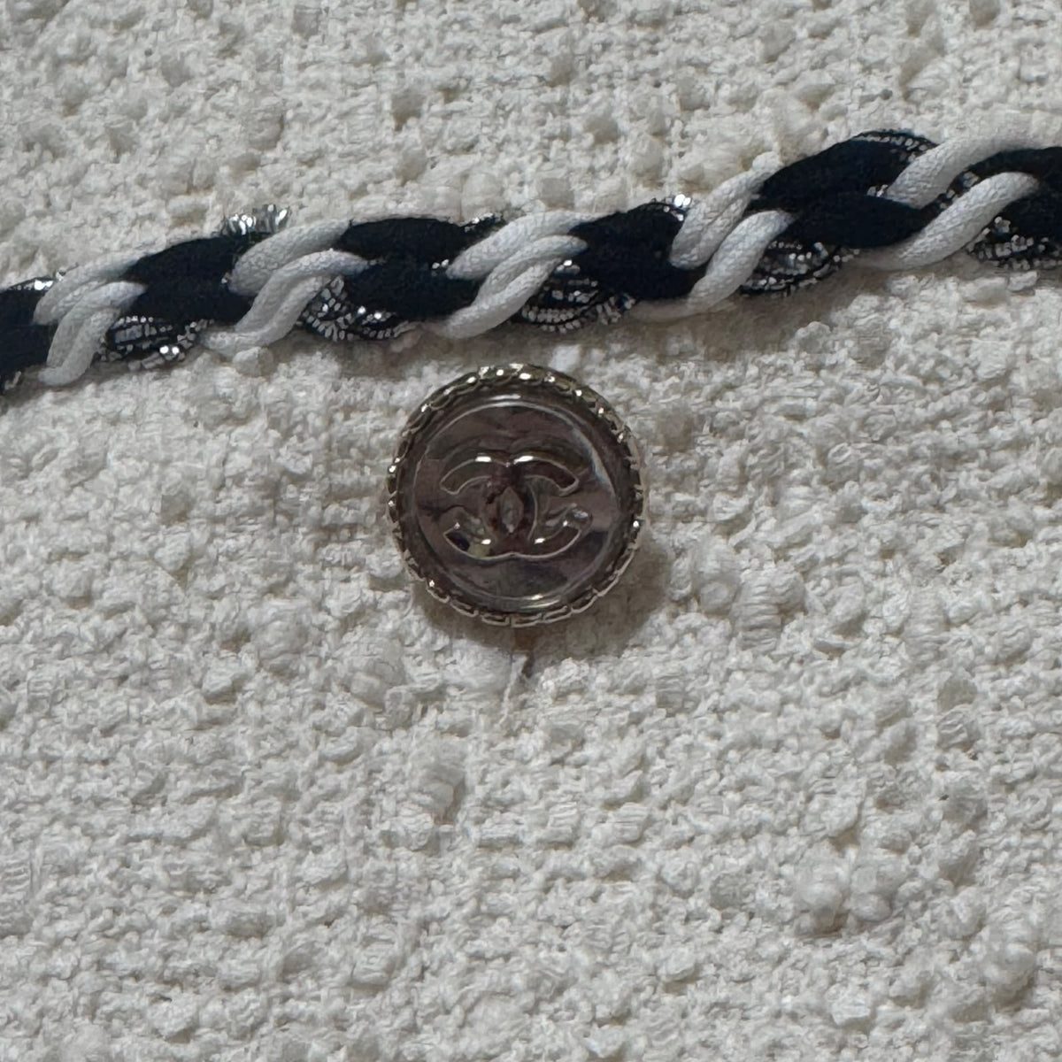 CHANEL - DRESS WHITE TWEED WITH CC LOGO BUTTONS SIZE 38 FR