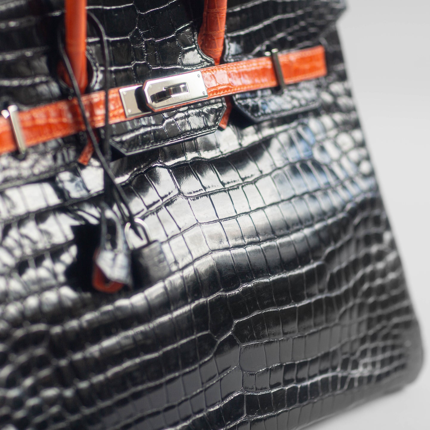 HERMÈS - HANDBAG BIRKIN 35 LIMITED EDITION BLACK & ORANGE SHINY POROSUS CROCODILE