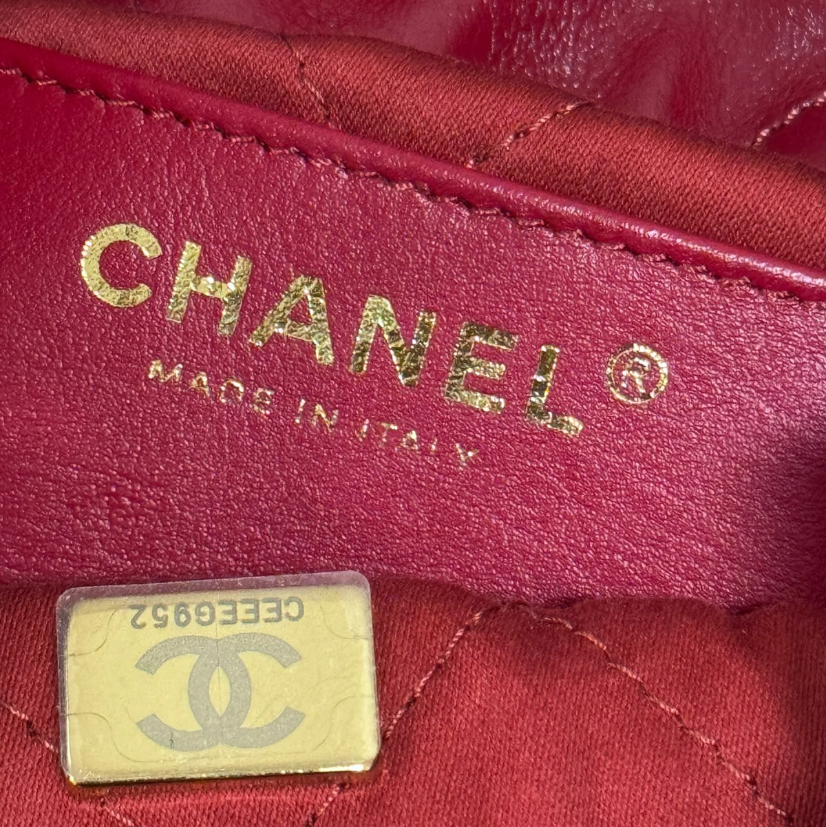CHANEL - *NEW* BAG 22 MINI HOBO RED QUILTED CALFSKIN WITH GOLD TONE HARDWARE