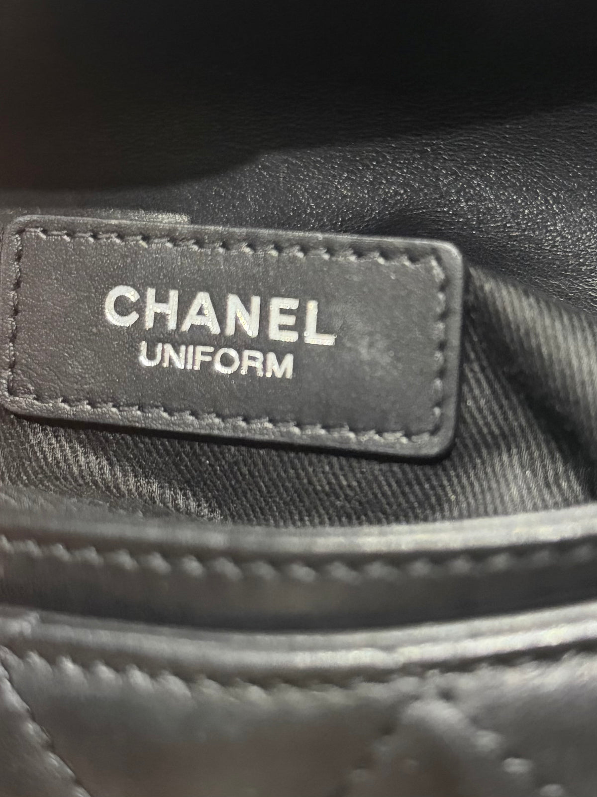 CHANEL - BAG BELT BLACK QUILTED LEATHER CC SILVER-TONE