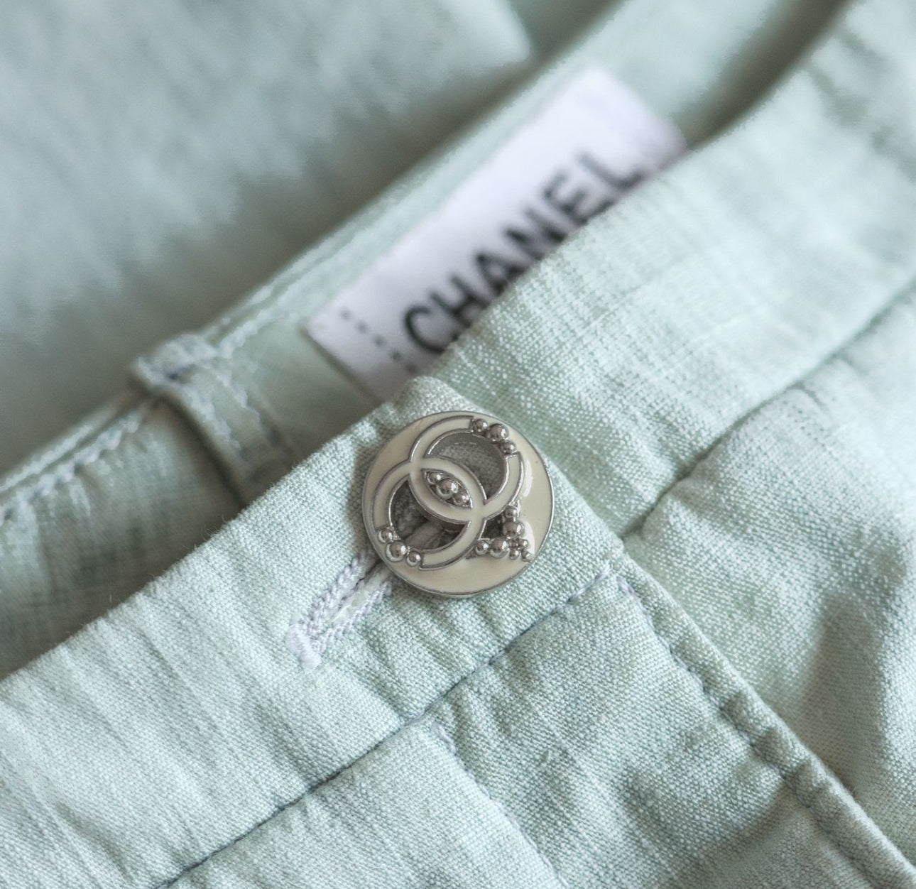 CHANEL - JEANS STRETCH LIGHT BLUE CC LOGO BUTTON SIZE 36 FR