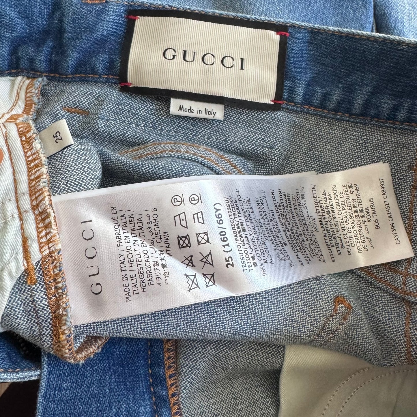 GUCCI - DENIM SHORTS LIGHT WASH DENIM WITH CHERRY LOGO EMBROIDERY SIZE 25