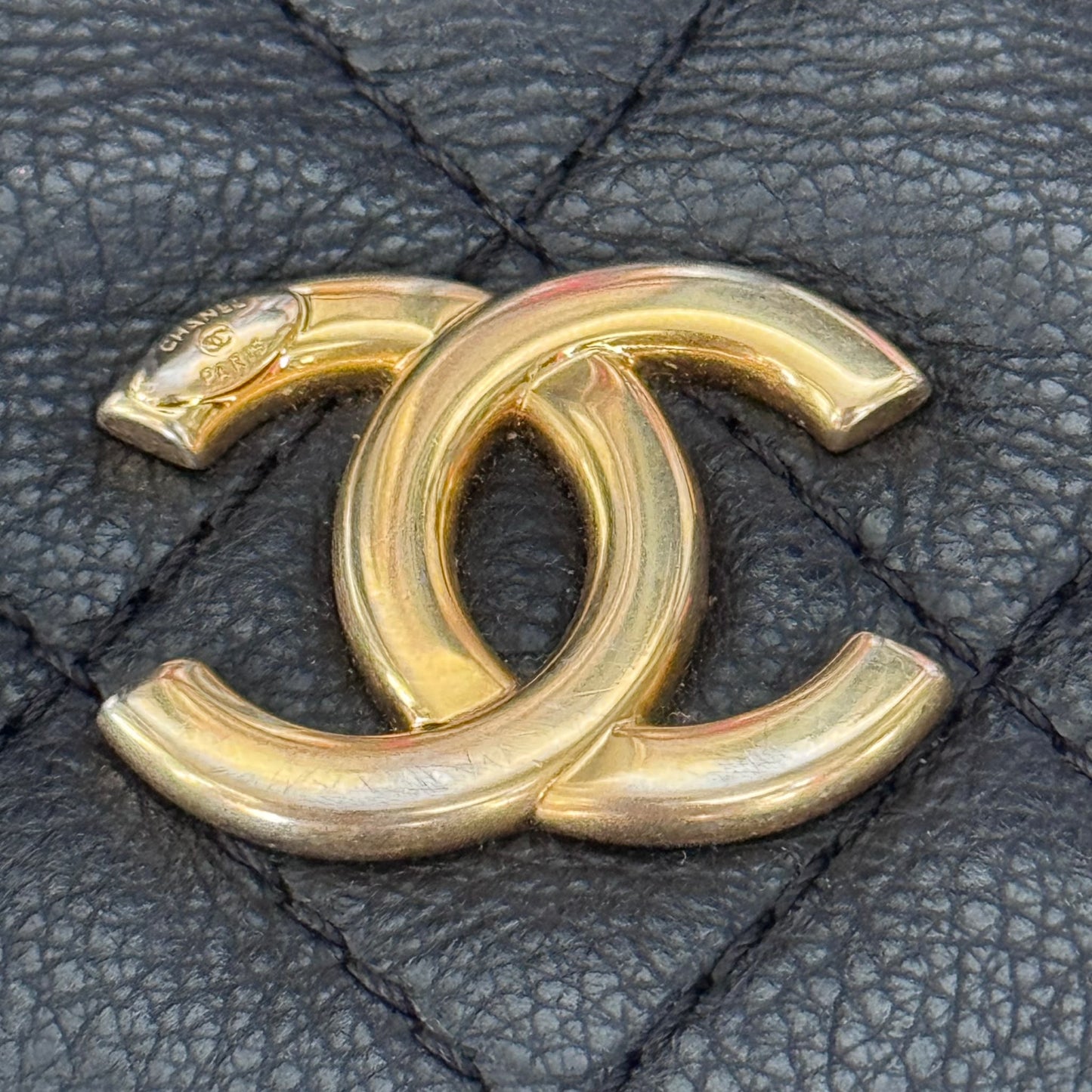 CHANEL - BAG MESSENGER BLACK QUILTED CAVIAR LEATHER GOLD HARDWARE