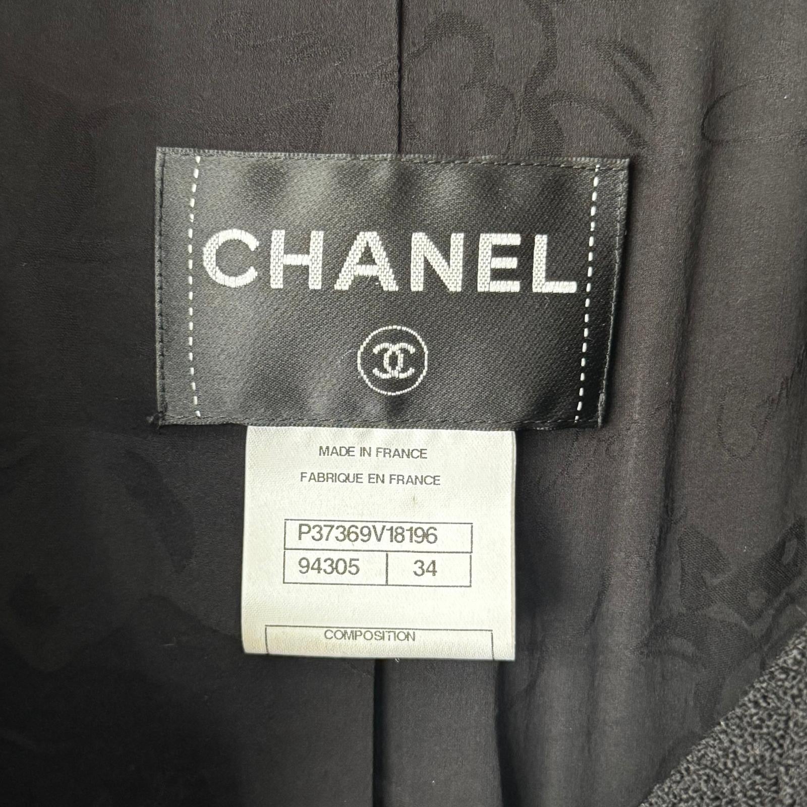 CHANEL - JACKET TWEED BLACK WITH GOLD TRIM SIZE 34 FR – DressMore