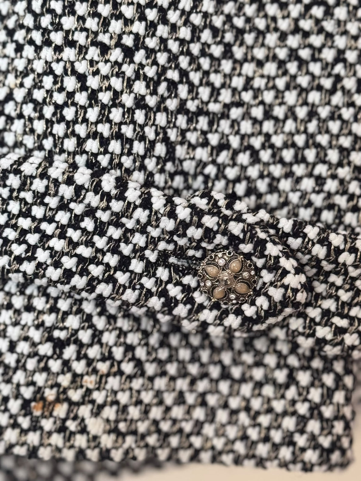 CHANEL - JACKET TWEED BLACK & WHITE TEXTURED WITH JEWEL BUTTONS SIZE 50 FR