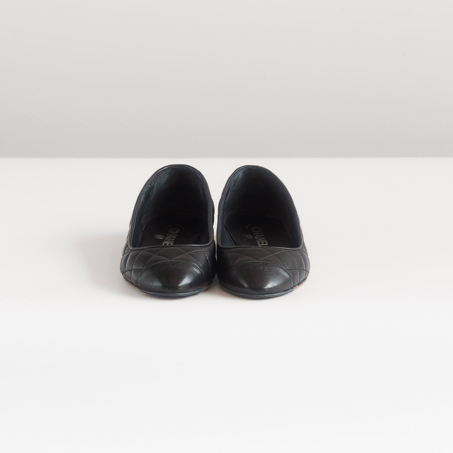 CHANEL - BALLET FLATS QUILTED LEATHER CC CAP SIZE 39 EU
