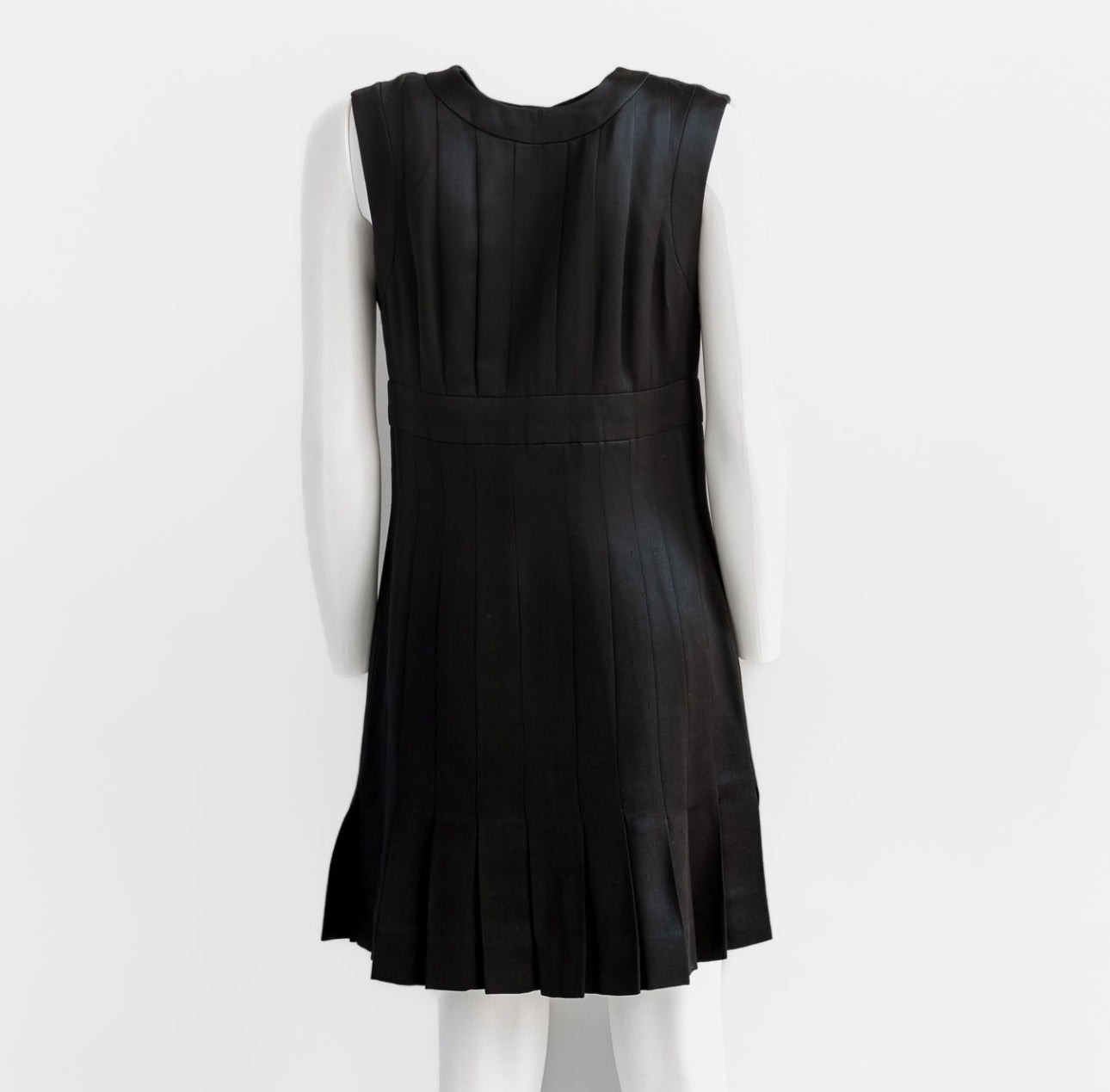 CHANEL - DRESS MINI SLEVELESS SILK BLACK SIZE 38 FR