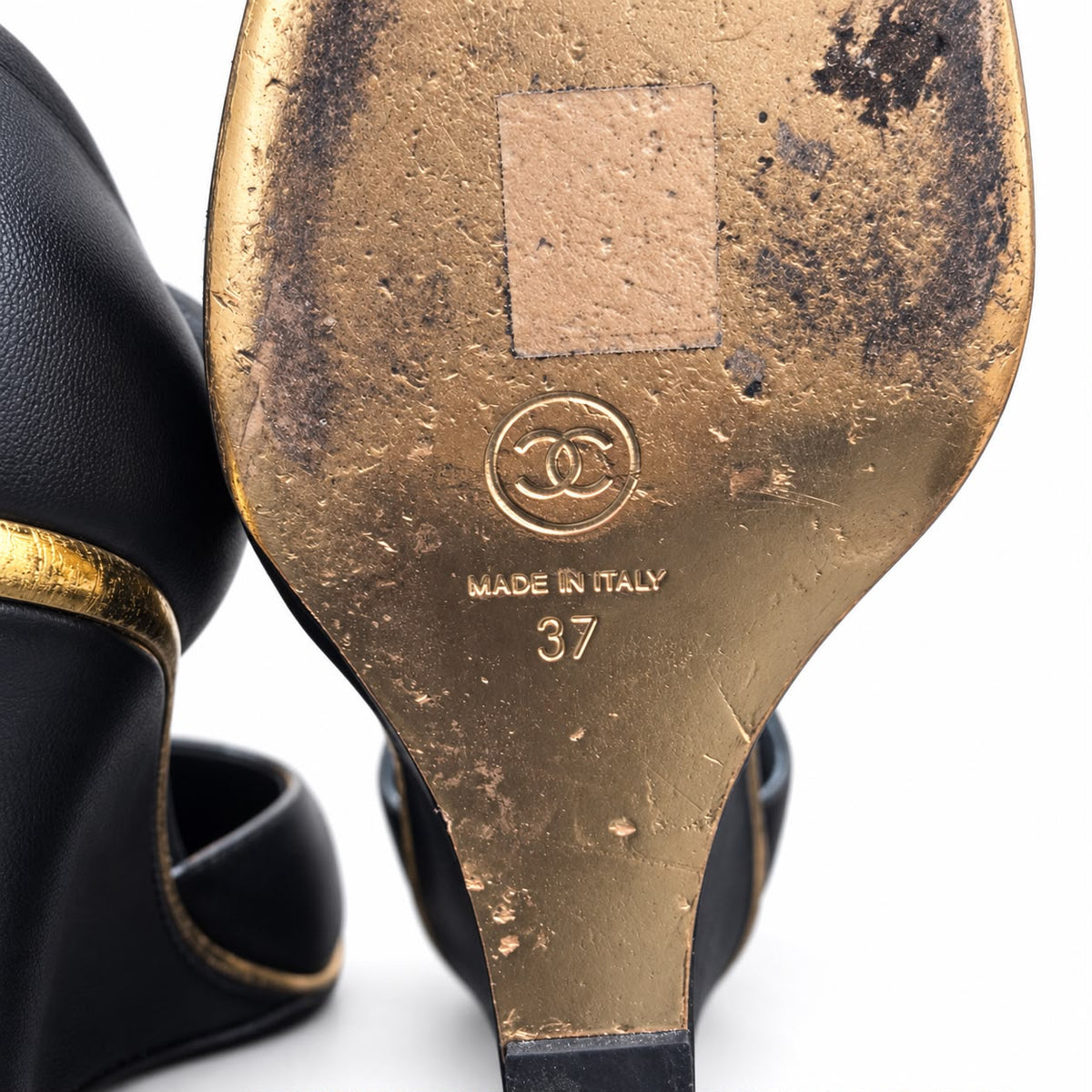 CHANEL - WEDGE HEELS BLACK LEATHER WITH GOLD TONE CC LOGO DETAIL SIZE 37 EU