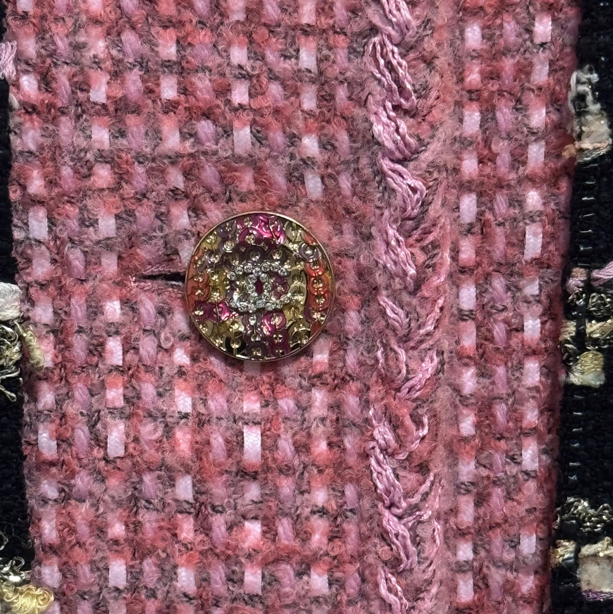 CHANEL – JACKET TWEED PINK & BLACK MULTICOLOR WITH JEWELED CC BUTTONS SIZE 34 FR
