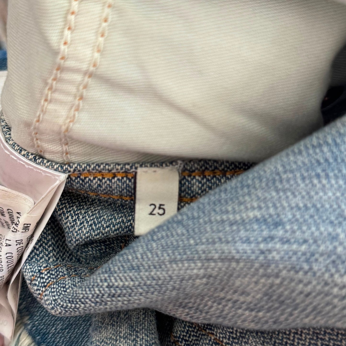 GUCCI - SHORT DENIM LIGHT BLUE LOGO AND STRAWBERRY EMBROIDERY SIZE 25
