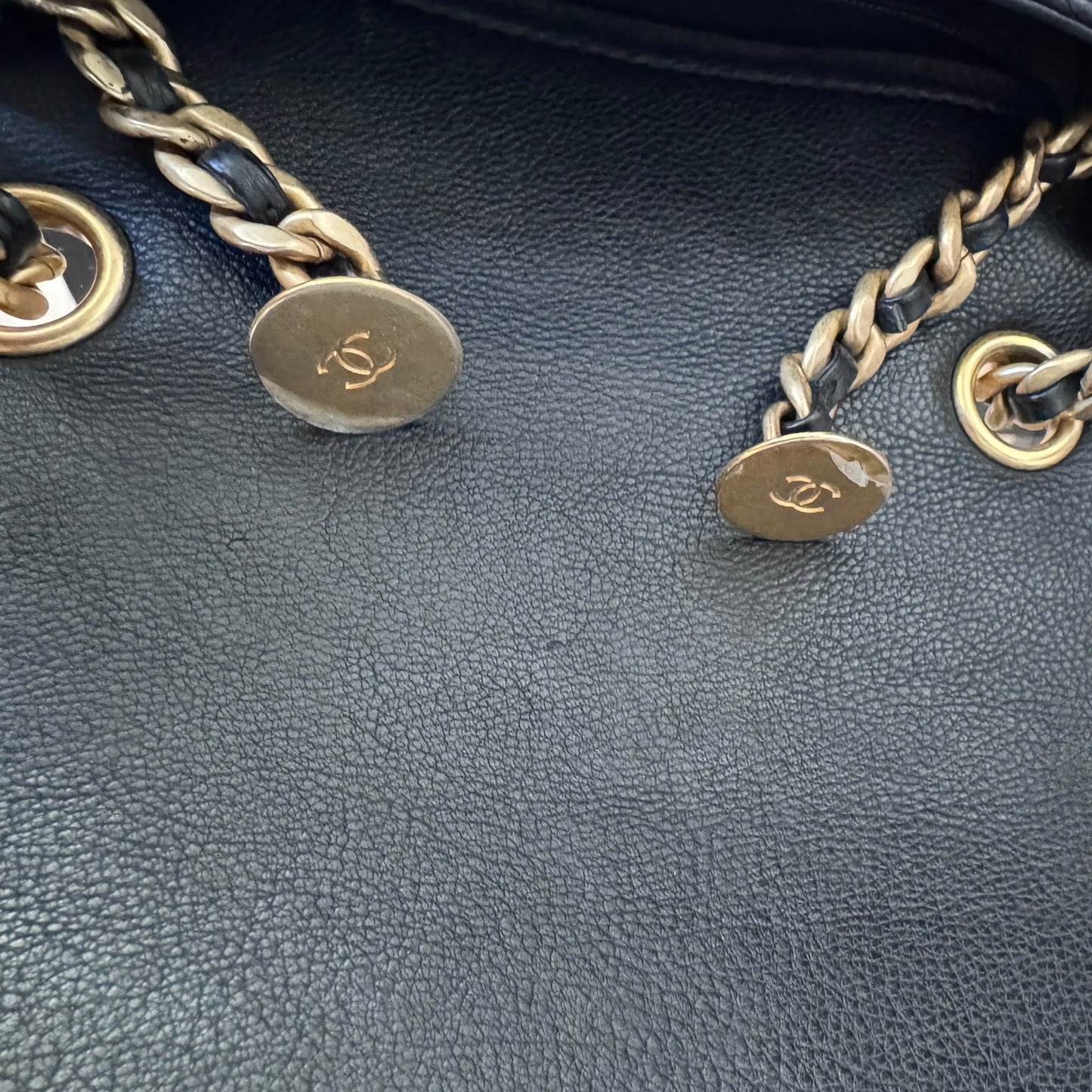CHANEL - BAG MESSENGER BLACK QUILTED CAVIAR LEATHER GOLD HARDWARE