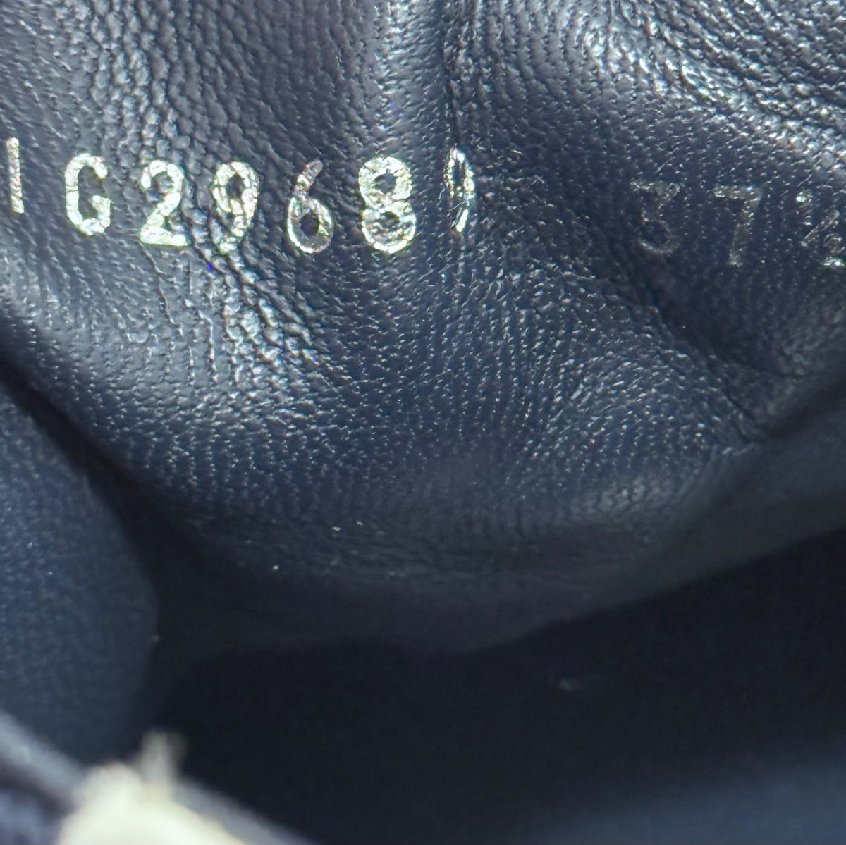CHANEL - SNEAKERS HIGH TOP NAVY BLUE & WHITE SUEDE CC LOGO SIZE 37,5 EU