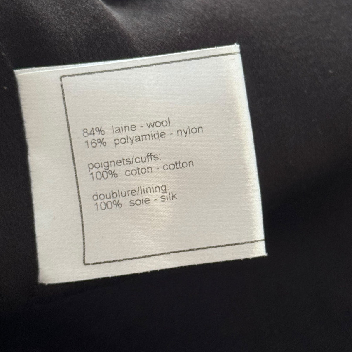 CHANEL - BLAZER BLACK WOOL BLEND RAW-EDGE WITH WHITE CC LOGO BUTTONS SIZE 48 FR