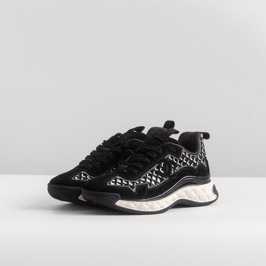 CHANEL - *BRAND NEW* SNEAKERS CALFSKIN EMBROIDERED CC SIZE 39 EU