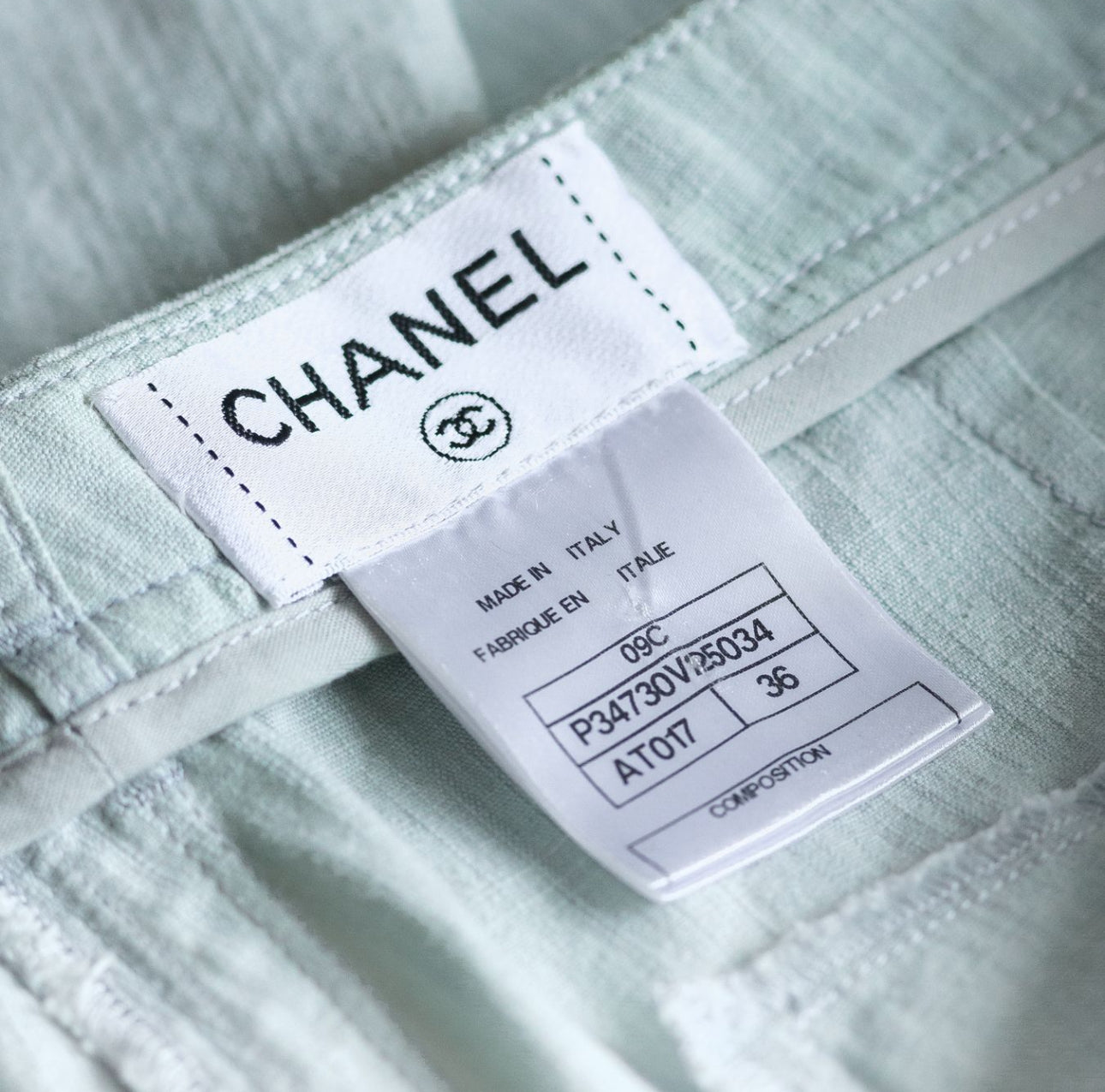 CHANEL - JEANS STRETCH LIGHT BLUE CC LOGO BUTTON SIZE 36 FR